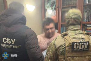 У Києві затримали конструкторів, які допомагали рашистам відновлювати пошкоджені НПЗ (фото)