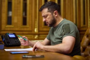 Декларація Зеленського: 2025 року Президент України з родиною жив на зарплату