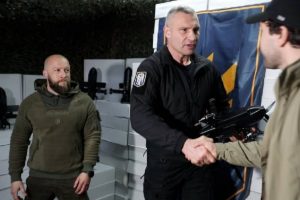 Віталій Кличко передав бійцям Третього армійського корпусу дрони на фронт