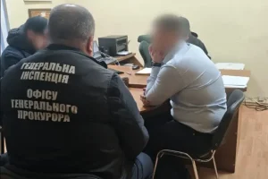 Двом прокурорам з Броварів, яких викрили на хабарі, повідомлено про підозру
