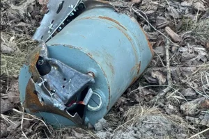 Поблизу Подільсько-Воскресенського моста виявили нездетоновану бойову частину БпЛА (фото)