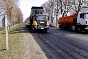 На Київщині триває ліквідація аварійної ямковості на дорогах місцевого значення