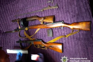 Мешканець столиці через поштові відправлення продавав вогнепальну зброю з зони проведення бойових дій (фото)
