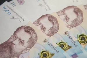 Фіктивне працевлаштування: У Києві жінка “заробила” мільйон, не працюючи жодного дня