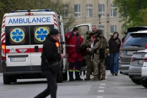 У лікарнях Києва перебувають 8 людей, поранених стрілком у Голосіївському районі