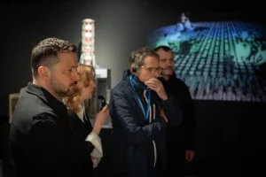 Президент Зеленський та гендиректор МАГАТЕ Гроссі відвідали оновлену експозицію музею "Чорнобиль"