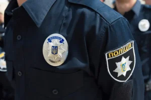 Столичні поліцейські екстрадували з Німеччини киянина, який обманом заволодів півмільйоном доларів свого знайомого