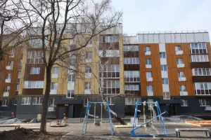 У Бородянці завершують відбудову пошкодженого будинку на Парковій