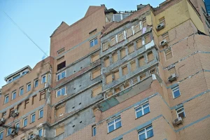 У Святошинському районі триває відновлення понад 300 будинків, пошкоджених унаслідок російських атак