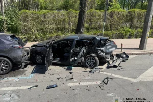 Повідомлено про підозру керманичу Maserati, який напідпитку здійснив зіткнення з трьома припаркованими автівками (фото)
