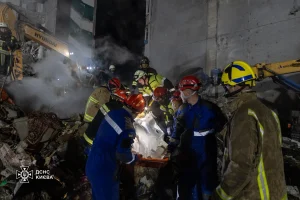 Кількість загиблих внаслідок удару рф по багатоповерхівці у Києві зросла до 24 (фото)