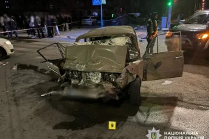 У Києві нетверезий водій пікапа врізався в УАЗ: загинув 17-річний пасажир, водій та дві 15-річні дівчини отримали поранення (фото)