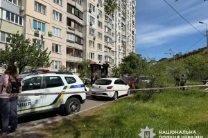 В Оболонському районі столиці чоловік випав із одинадцятого поверху багатоповерхівки