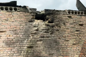 У Броварах вдень уламки ворожого БпЛА пошкодили два будинки і будівлю