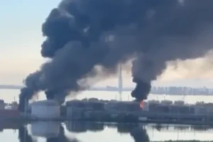 Зеленський підтвердив удар Сил оборони по Петербурзькому нафтовому терміналу